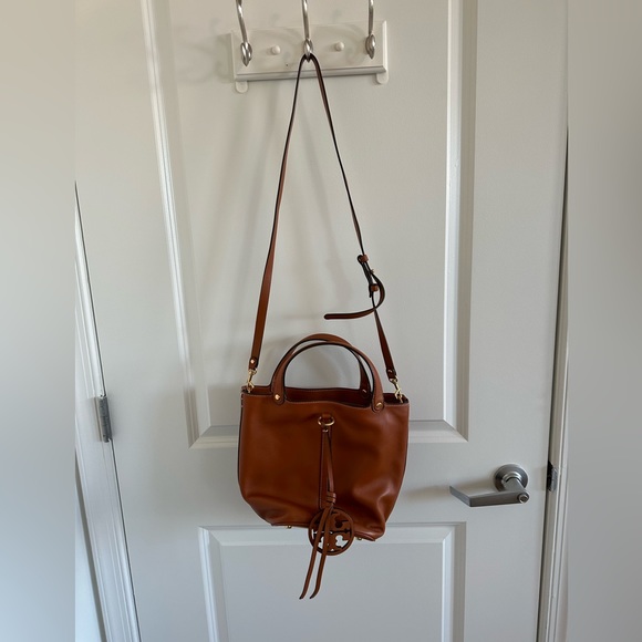 Tory Burch Miller Bucket Bag- like new - Picture 3 of 7